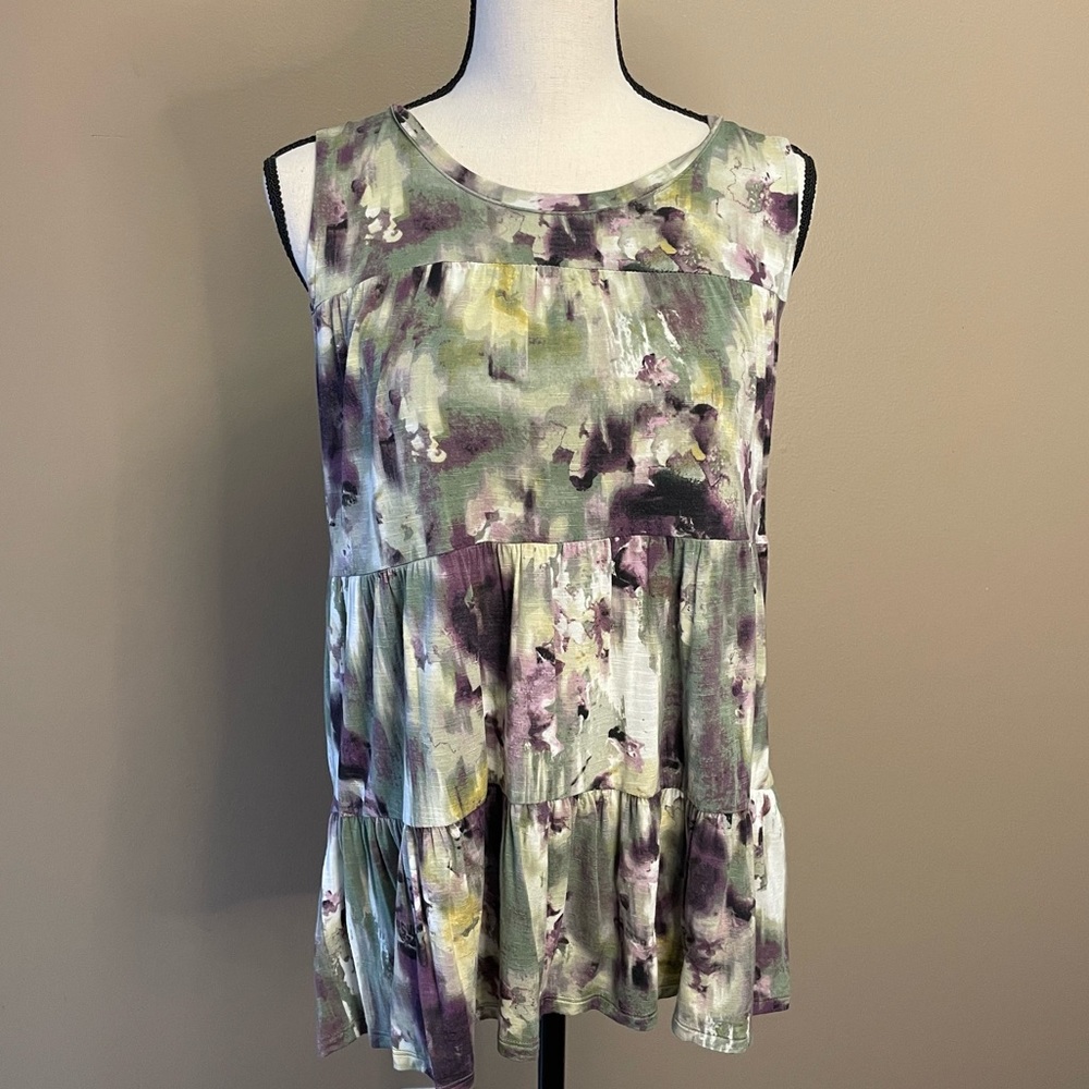Simply Vera Wang tiered tank. Size Small